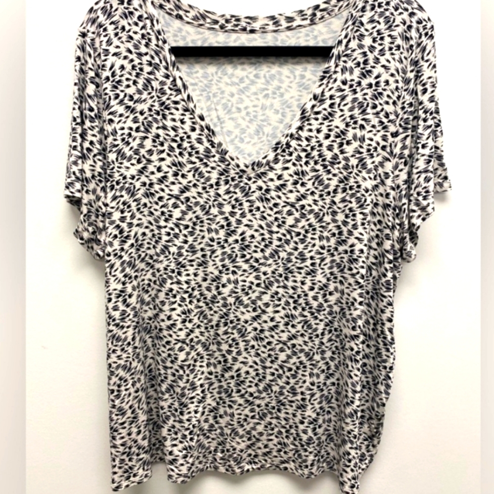 🌟5 For $30🌟 Cream and Black Patterned Top - 2X